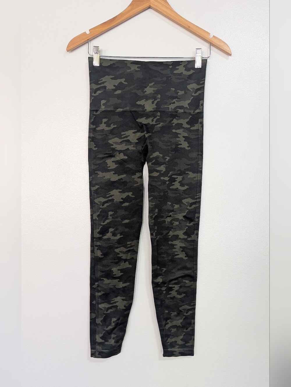 Spanx Green Camouflage High Waisted Seamless Leggings Size Large